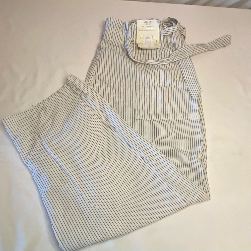 NWT Angels forever young women’s size 2X sculpt paperbag pants blue/white stripe
